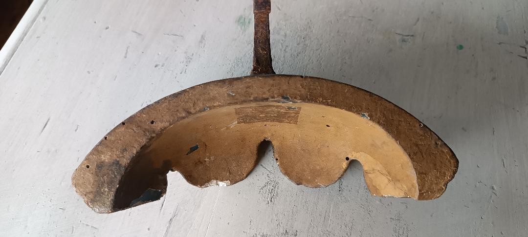 Fragment de couronne d'édicule, bois doré, XVIIIe siècle-photo-2