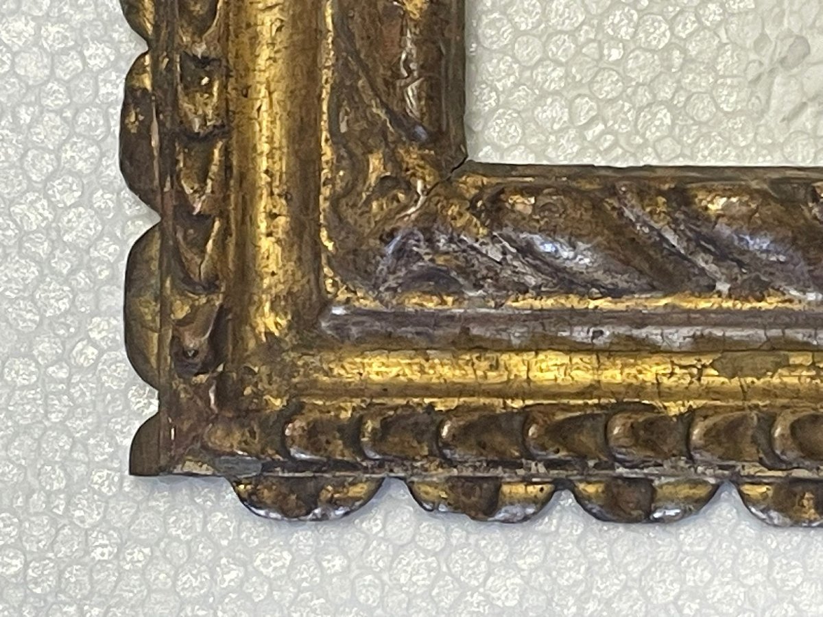 Cadre ancien en bois sculpté et doré , XVIIème siècle, Italie centrale-photo-3