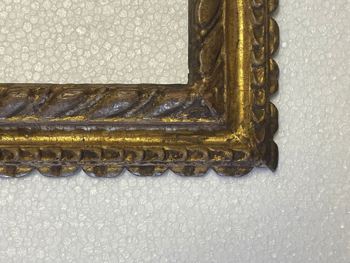 Cadre ancien en bois sculpté et doré , XVIIème siècle, Italie centrale-photo-4