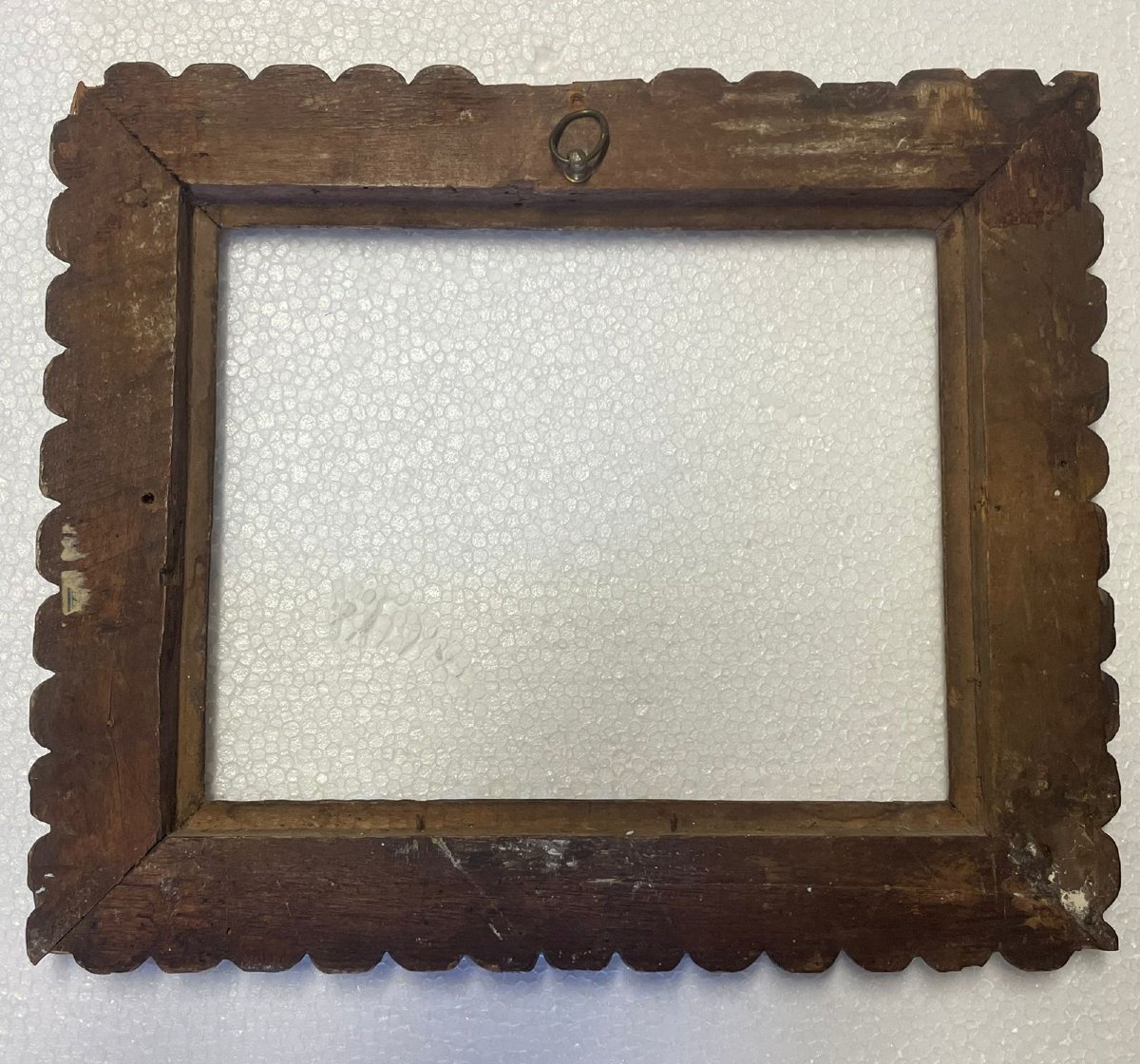 Cadre ancien en bois sculpté et doré , XVIIème siècle, Italie centrale-photo-3