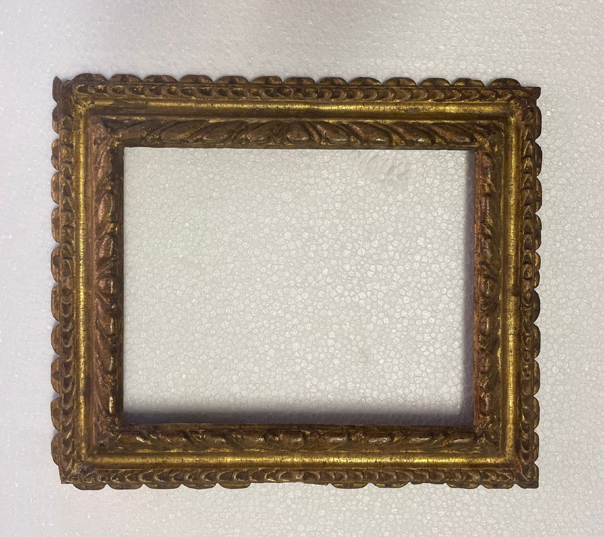 Cadre ancien en bois sculpté et doré , XVIIème siècle, Italie centrale-photo-7