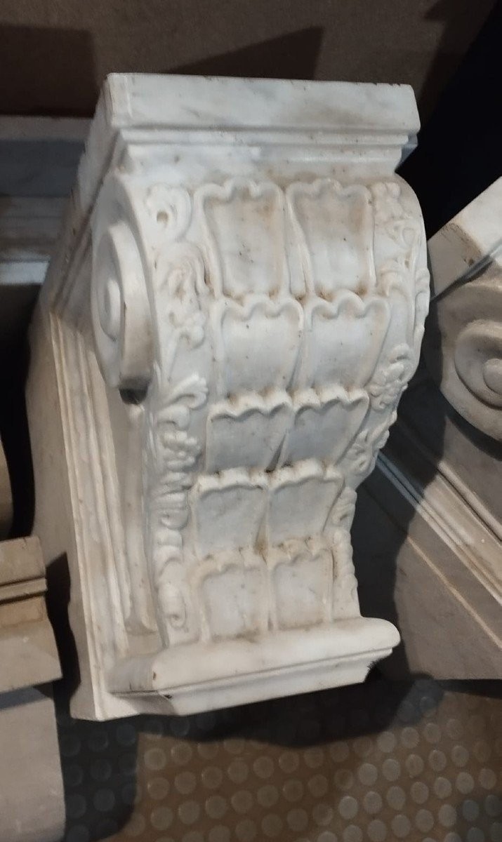 Pair Of Large Capitals, 18th Century Marble Brackets.-photo-1