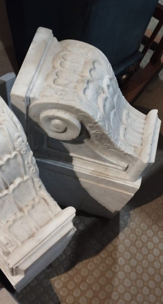 Pair Of Large Capitals, 18th Century Marble Brackets.-photo-2