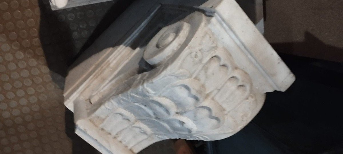 Pair Of Large Capitals, 18th Century Marble Brackets.-photo-3