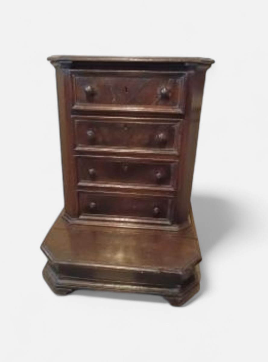Genouillère Ancienne Du 17ème Siècle Avec Tiroirs En Noyer