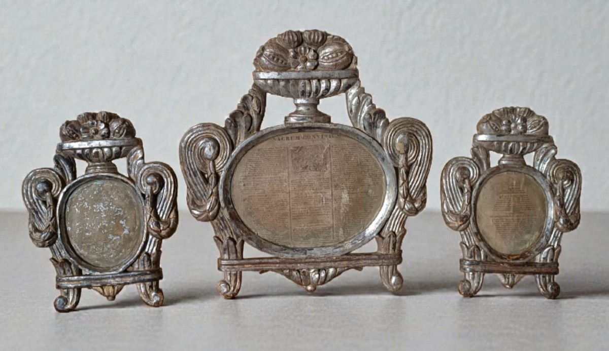 Triptyque de carte-glorie, cadres du XVIIIe siècle