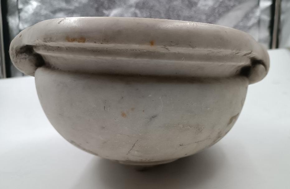 17th Century Tuscan Carrara Marble Stoup-photo-2