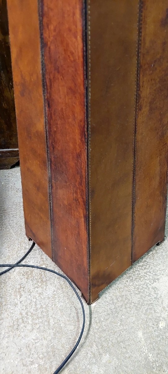 Lampadaire design vintage, lampe en cuir en forme d'obélisque, style Hollywood Regency, années -photo-4