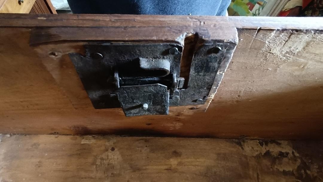 Small Wooden Box Chest 17th Century Tuscan-photo-2