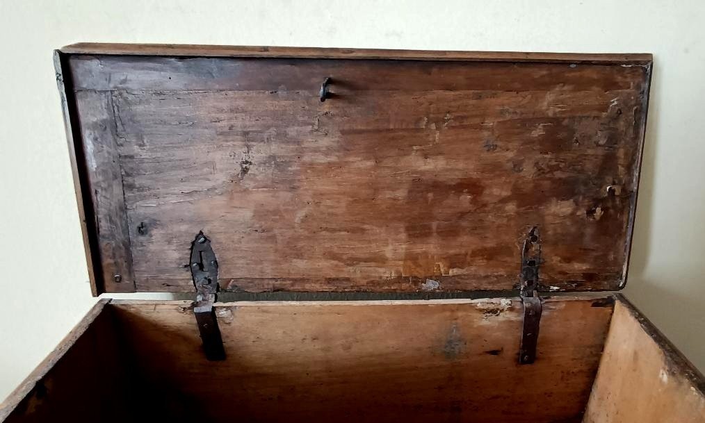 Small Wooden Box Chest 17th Century Tuscan-photo-3