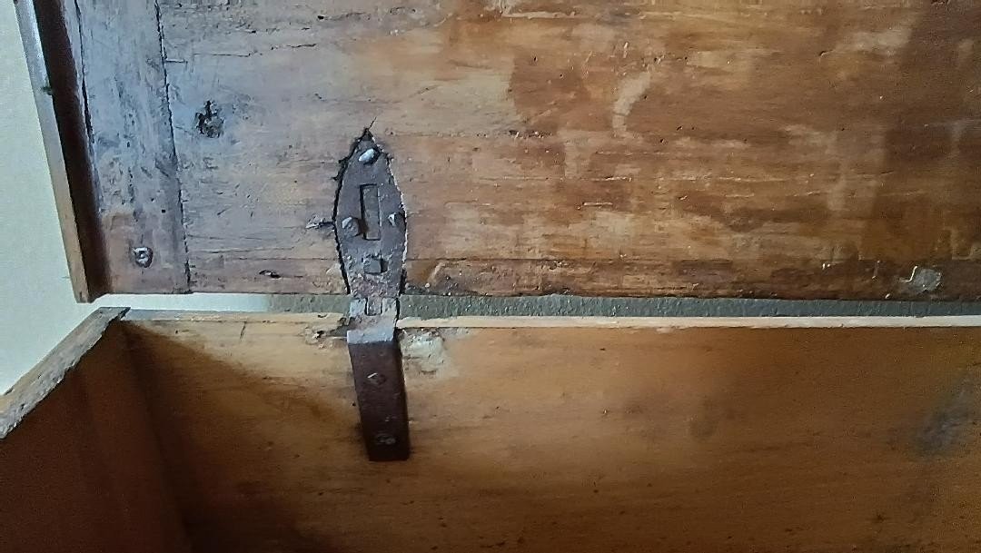 Small Wooden Box Chest 17th Century Tuscan-photo-4