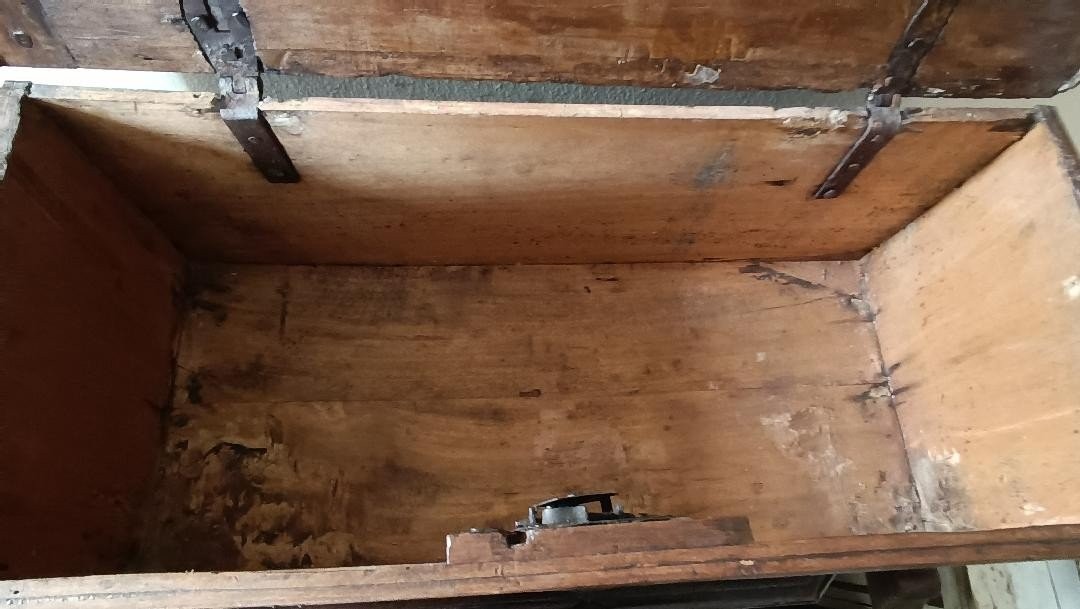 Small Wooden Box Chest 17th Century Tuscan-photo-5