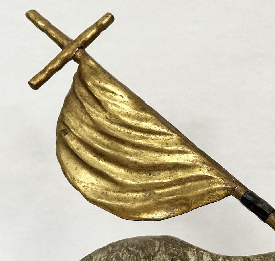 Sculpture en bois sculpté, argent et doré, représentant l'Agnus Dei-photo-2