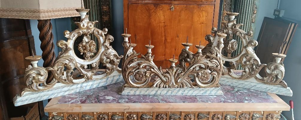 Triptyque ancien toscan représentant des chandeliers, XVIIIe siècle