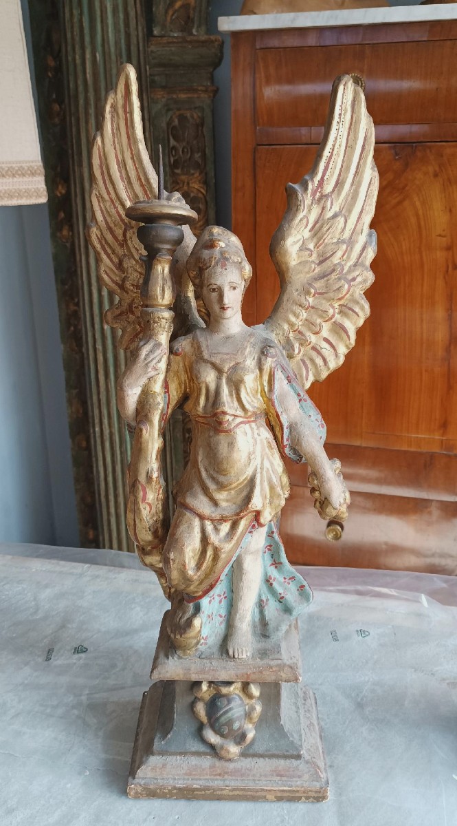 Paire d'anges en papier mâché peint et doré, tenant des bougies. Art baroque italien, XVIIe-XVI-photo-4