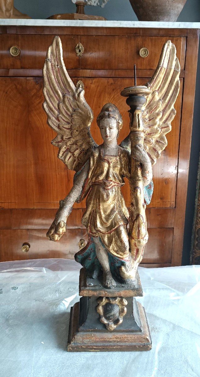 Paire d'anges en papier mâché peint et doré, tenant des bougies. Art baroque italien, XVIIe-XVI-photo-4