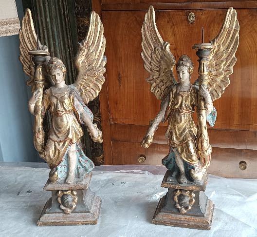 Paire d'anges en papier mâché peint et doré, tenant des bougies. Art baroque italien, XVIIe-XVI-photo-8