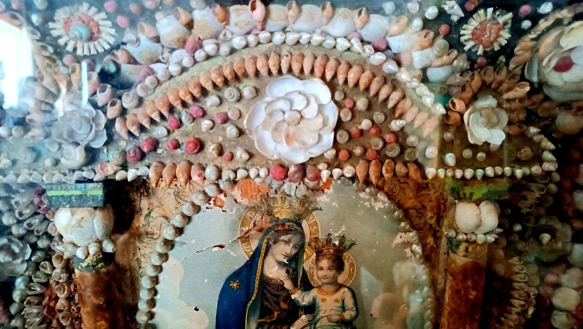 Large Execution Of The Madonna In A Coral Casket And Shells, 19th Century -photo-1