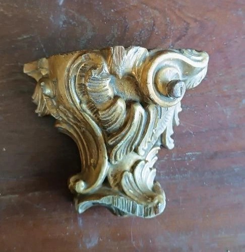 Frise en bois doré antique, support d'étagère