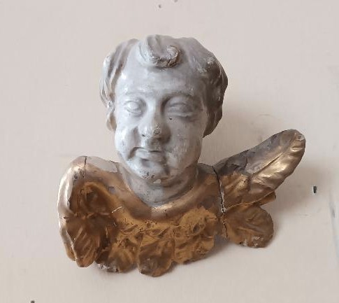 Tête de chérubin antique en bois laqué et doré