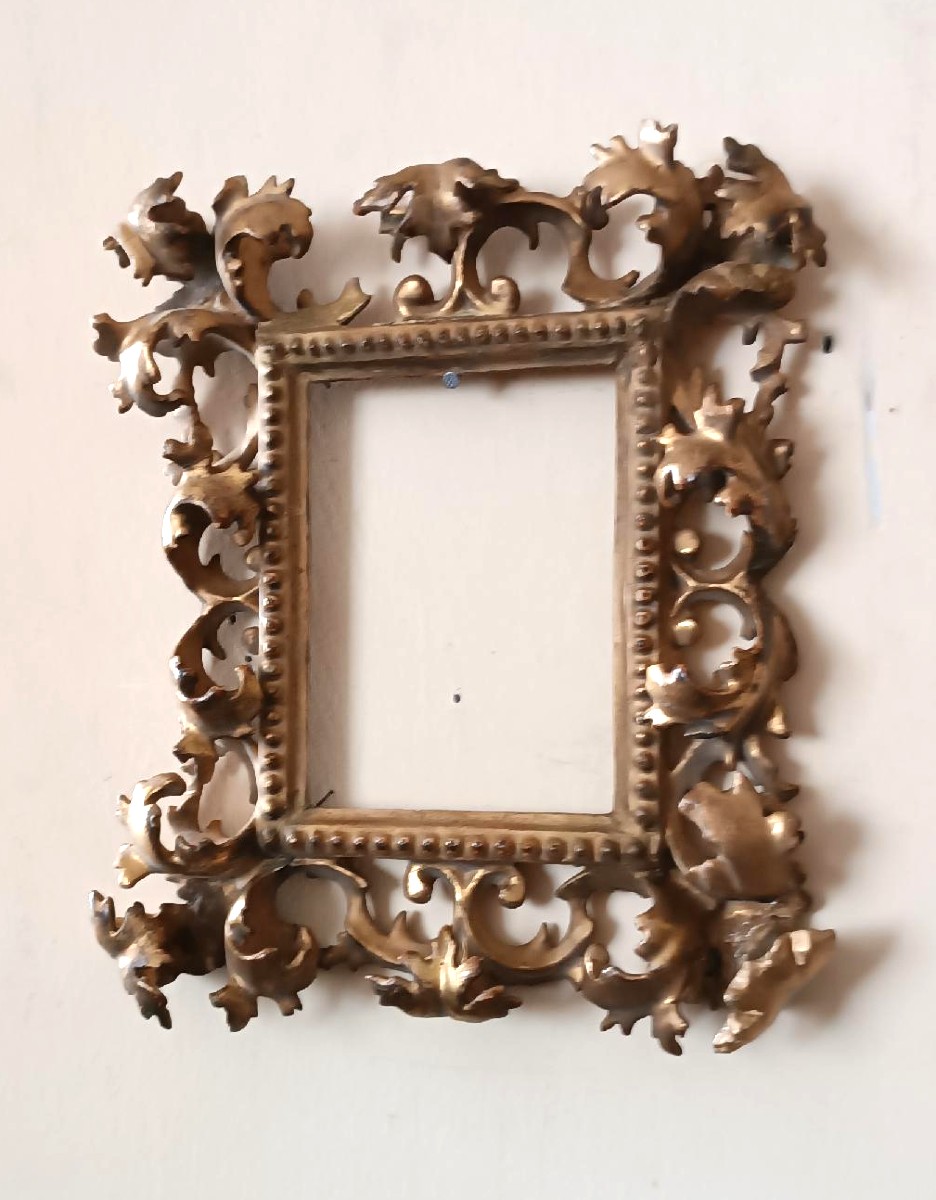 Cadre ancien en bois sculpté et doré, à volutes, Toscane, XIXe siècle-photo-3