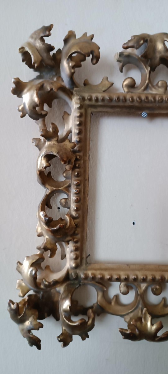 Cadre ancien en bois sculpté et doré, à volutes, Toscane, XIXe siècle-photo-3