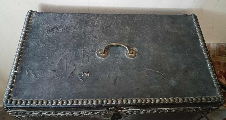 Chest, Trunk, Leather-covered With Metal Inlays. 17th Century, 45x26x19-photo-3