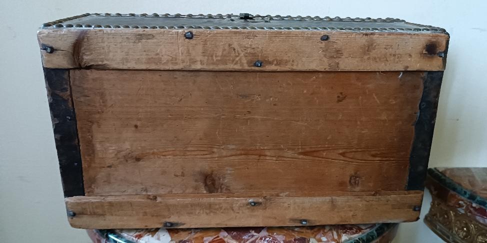 Chest, Trunk, Leather-covered With Metal Inlays. 17th Century, 45x26x19-photo-4
