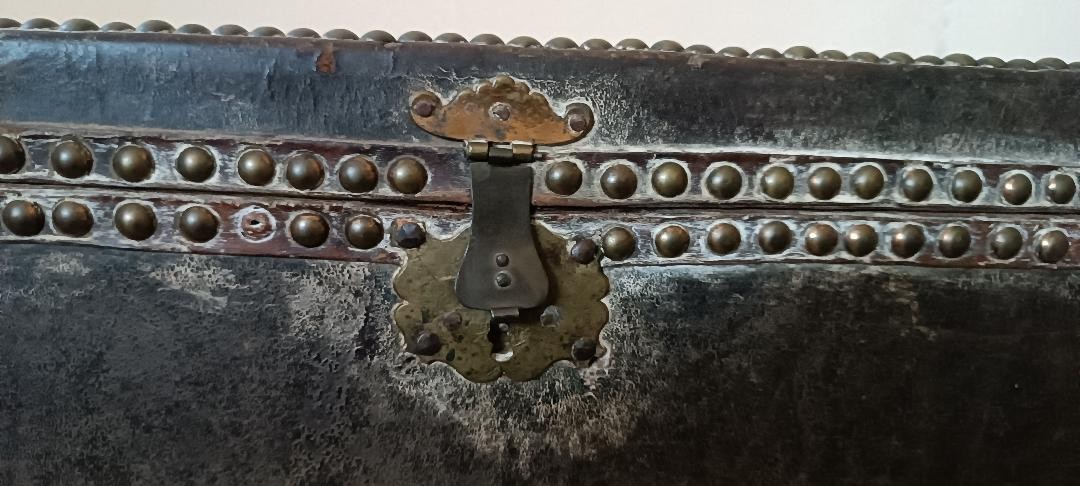 Chest, Trunk, Leather-covered With Metal Inlays. 17th Century, 45x26x19-photo-4