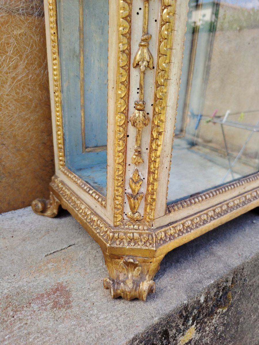 vitrine italienne du milieu du XVIIIe siècle, époque Louis XV, en bois laqué et doré-photo-3