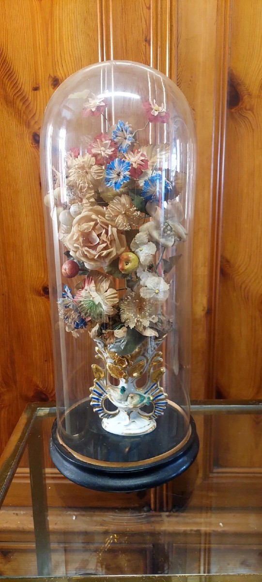 Cloche ancienne en verre soufflé, vase en céramique et fleurs en tissu, XIXe siècle-photo-1