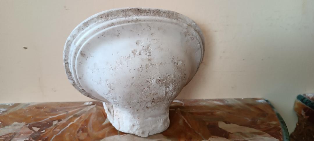 Small Antique 17th-century Tuscan Marble Holy Water Font-photo-6