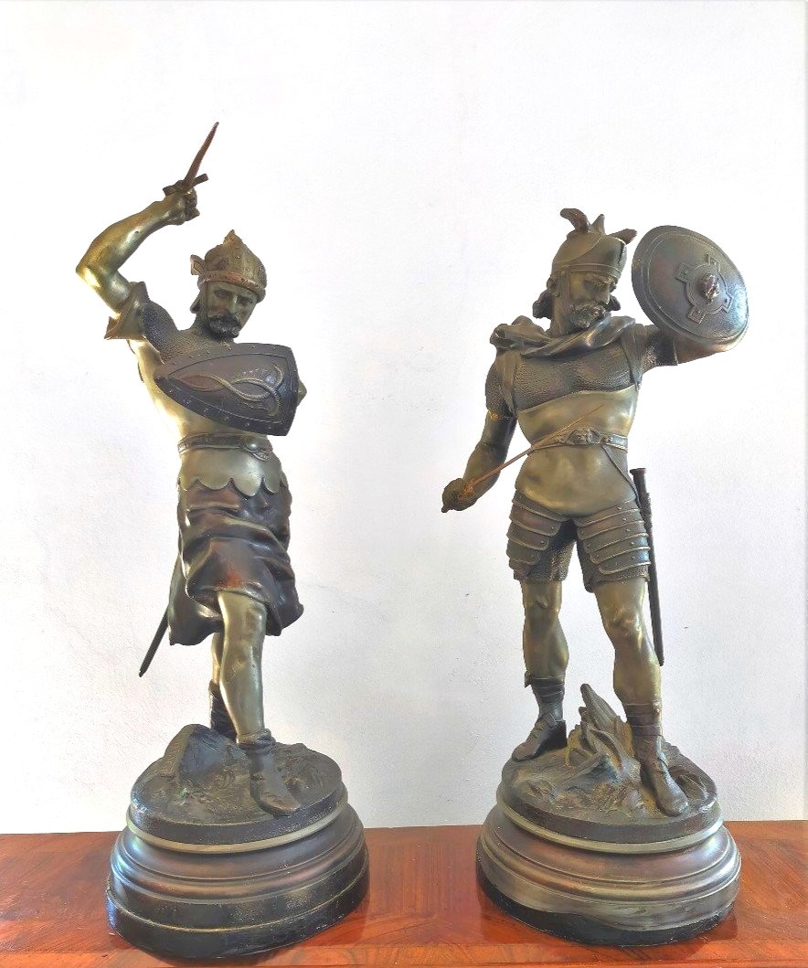 Grand Paire De Sculptures En Métal - Detrier "guerriers". H.66 CM