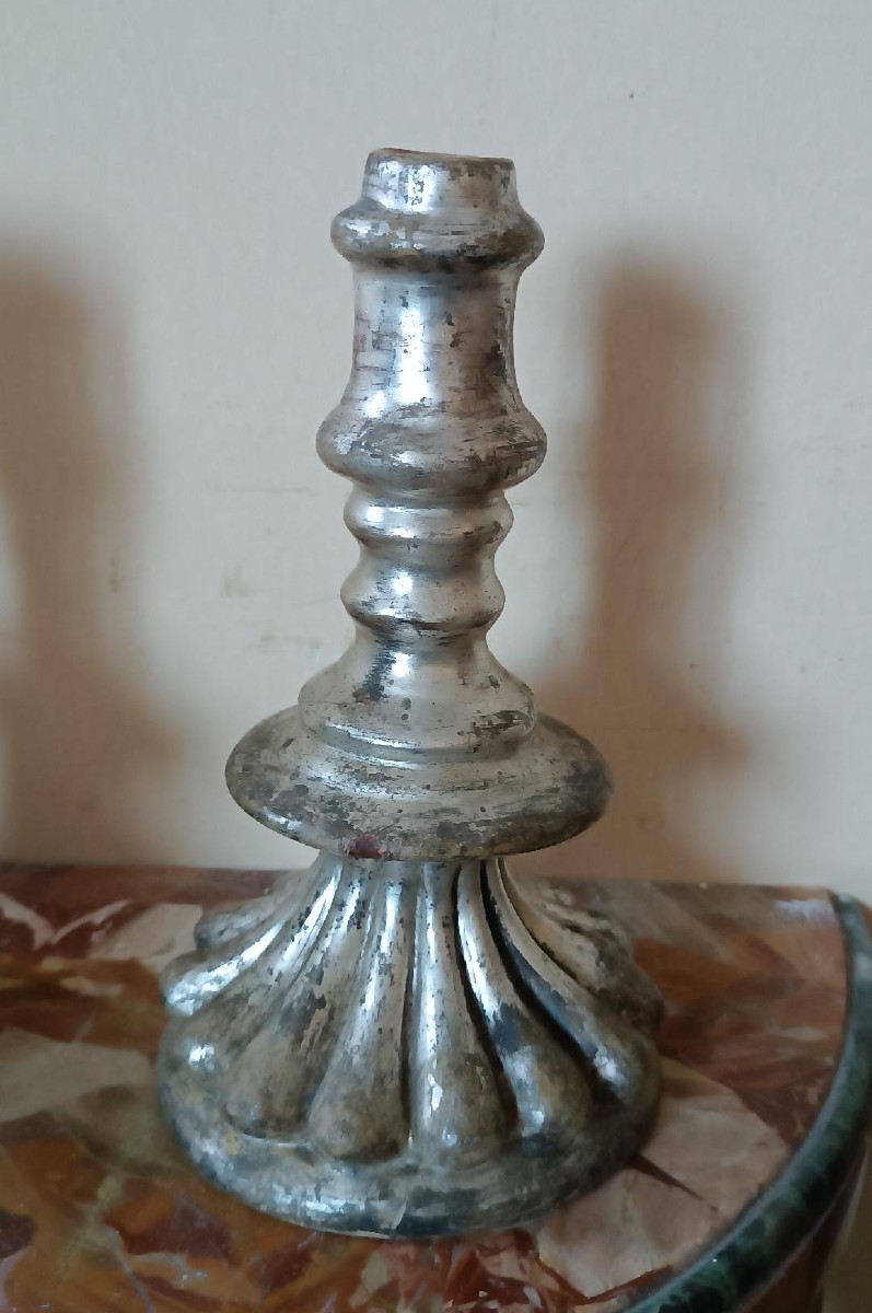 Rare paire de chandeliers anciens en terre cuite argentée du XVIIe siècle-photo-2