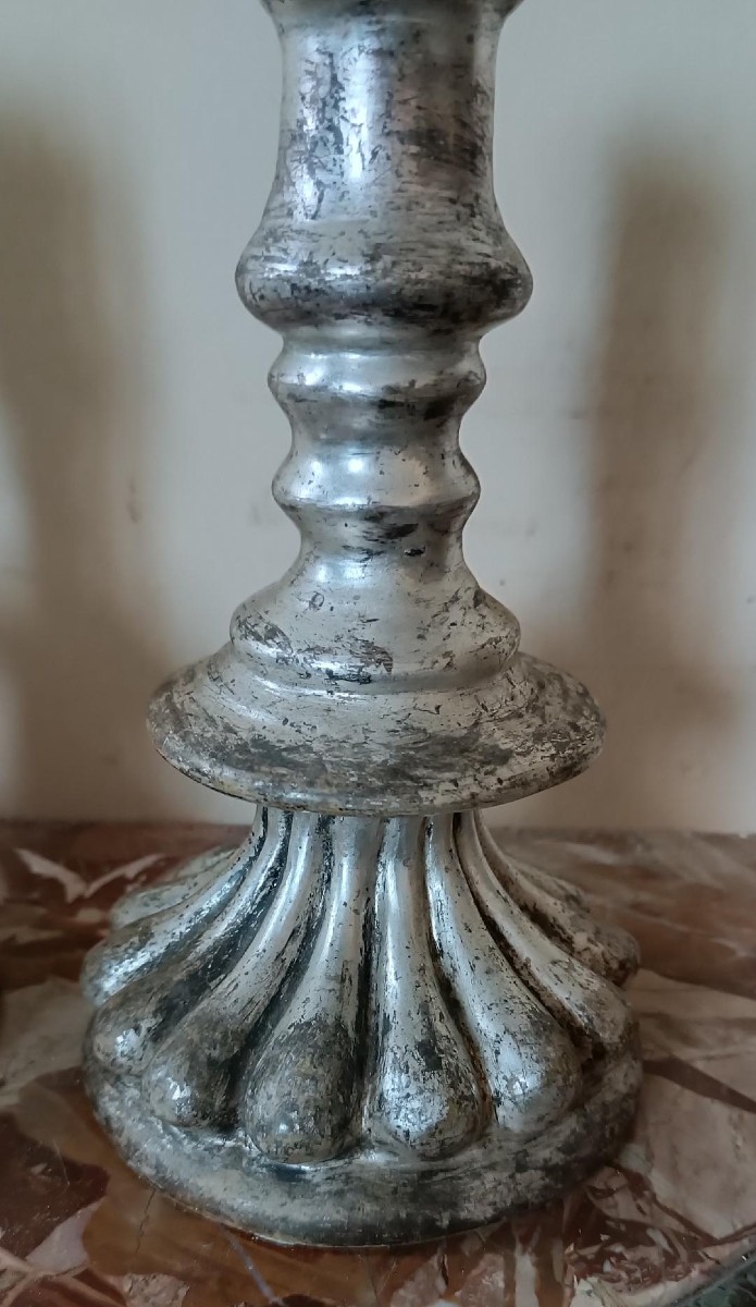 Rare paire de chandeliers anciens en terre cuite argentée du XVIIe siècle-photo-4