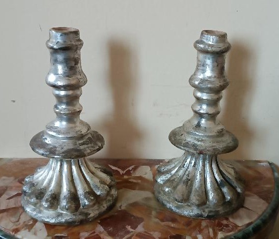 Rare paire de chandeliers anciens en terre cuite argentée du XVIIe siècle-photo-6