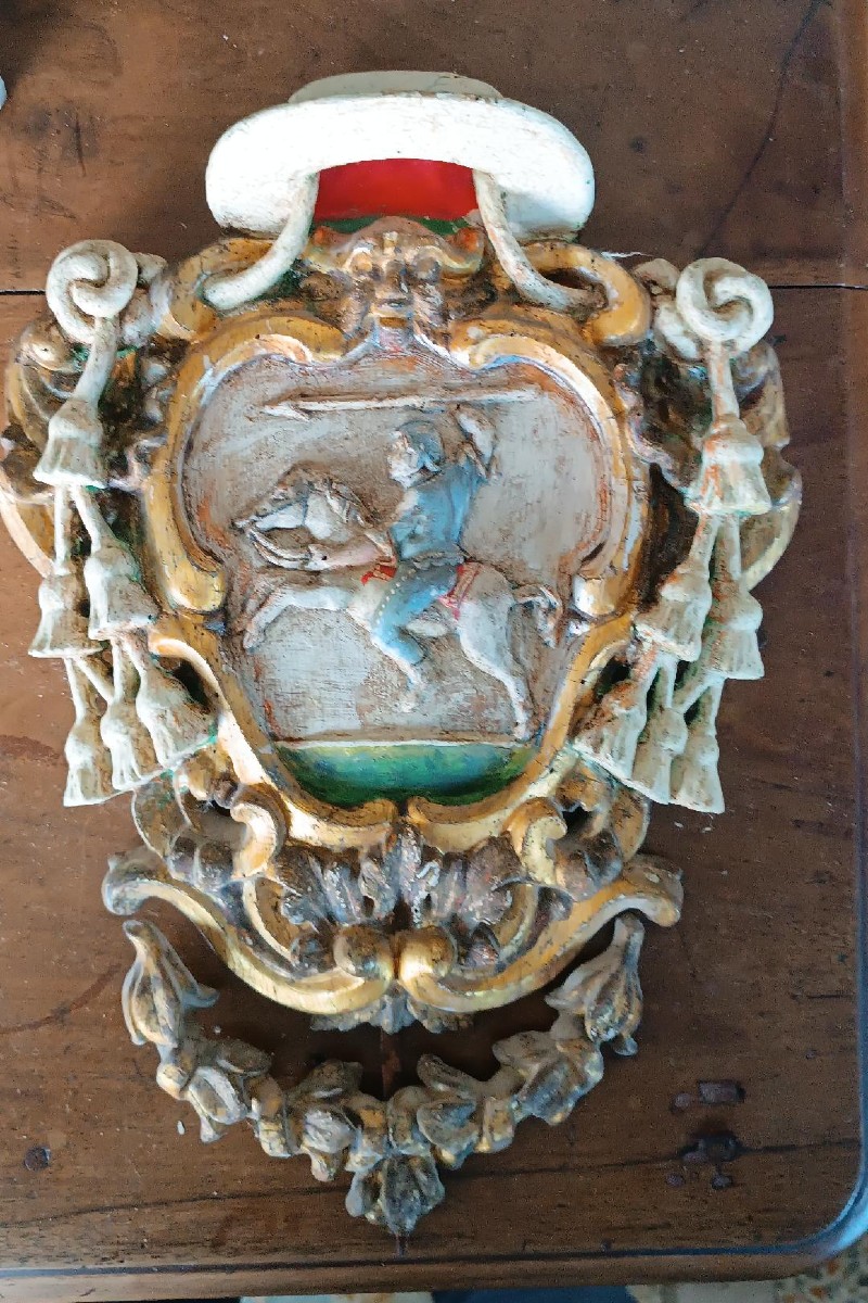 Ancien blason héraldique en bois laqué et doré, fin du XVIIe et début du XVIIIe siècle-photo-1