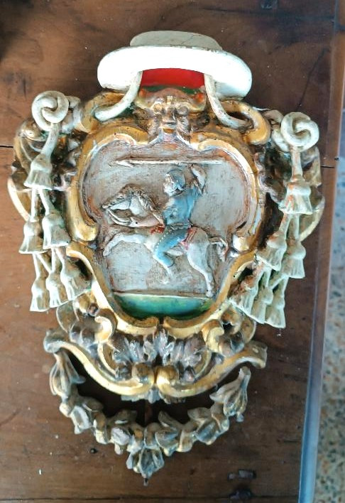 Ancien blason héraldique en bois laqué et doré, fin du XVIIe et début du XVIIIe siècle-photo-6