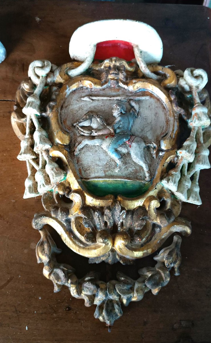 Ancien blason héraldique en bois laqué et doré, fin du XVIIe et début du XVIIIe siècle-photo-7