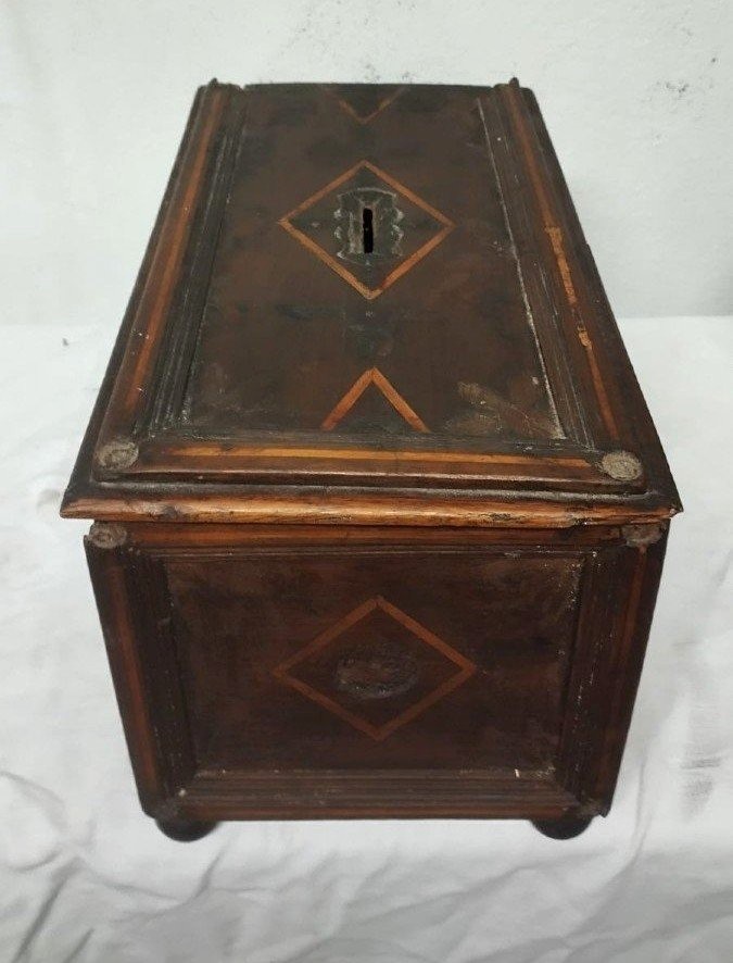 Boîte à aumônes ancienne en bois incrusté du XVIIe siècle - L.30 - P.20 - H.18-photo-4