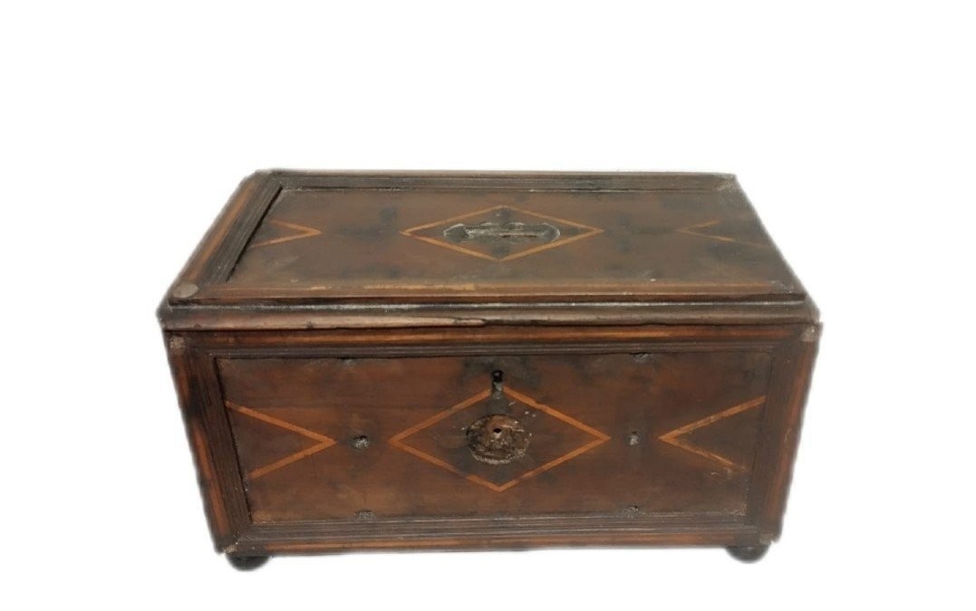 Boîte à aumônes ancienne en bois incrusté du XVIIe siècle - L.30 - P.20 - H.18
