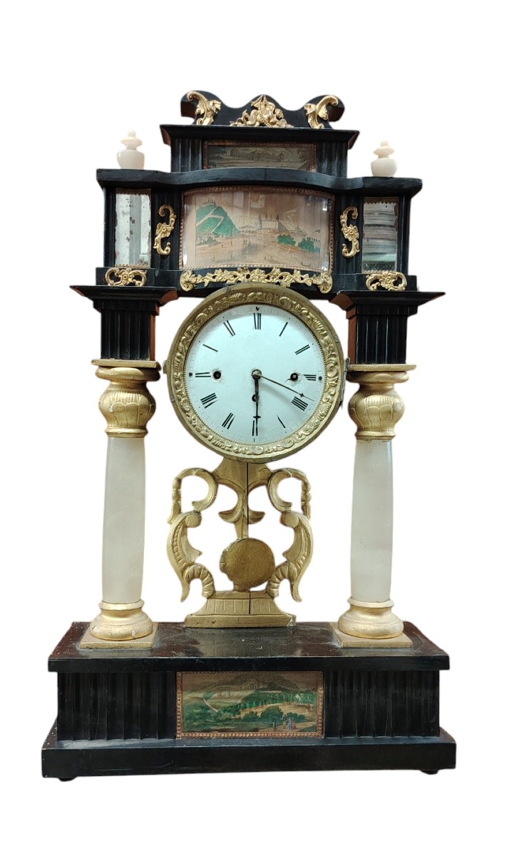 Pendule de parvis Biedermeier en bois ébénisé et doré, à colonnes d'albâtre,XIX SIECLE