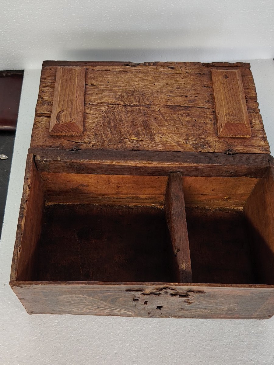 Antique Fruitwood Box, Painted With Stylized Motifs. 17th Century, Italy-photo-2