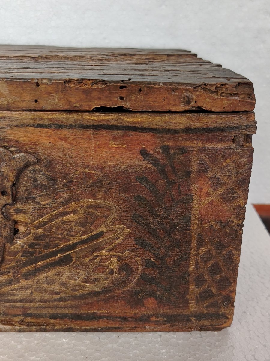 Antique Fruitwood Box, Painted With Stylized Motifs. 17th Century, Italy-photo-1