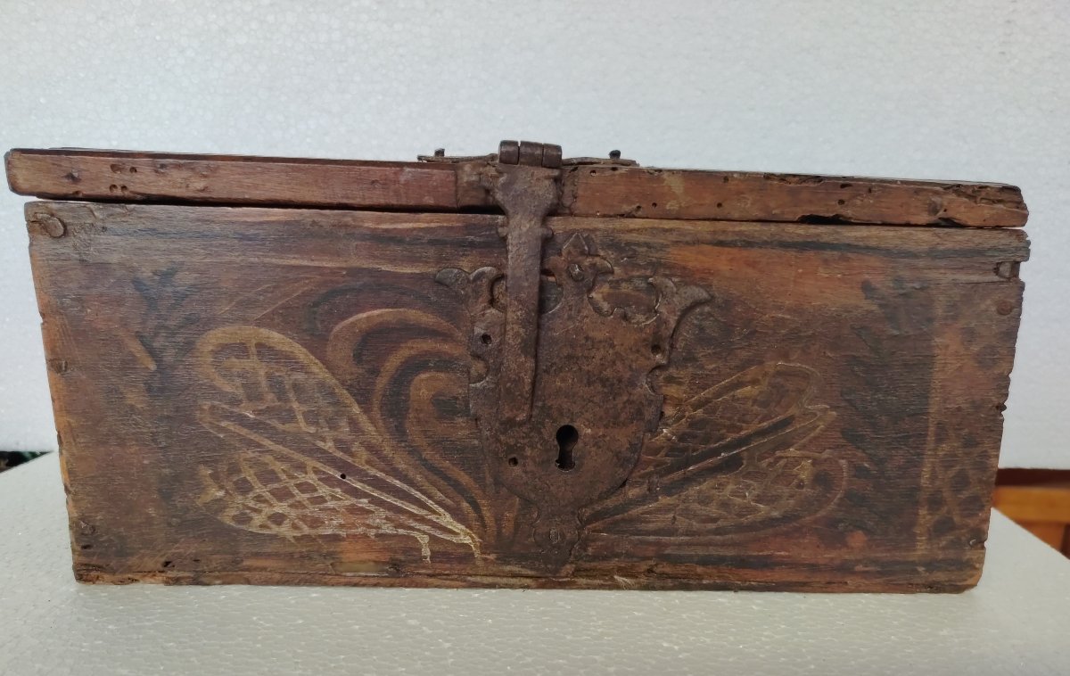 Antique Fruitwood Box, Painted With Stylized Motifs. 17th Century, Italy-photo-2