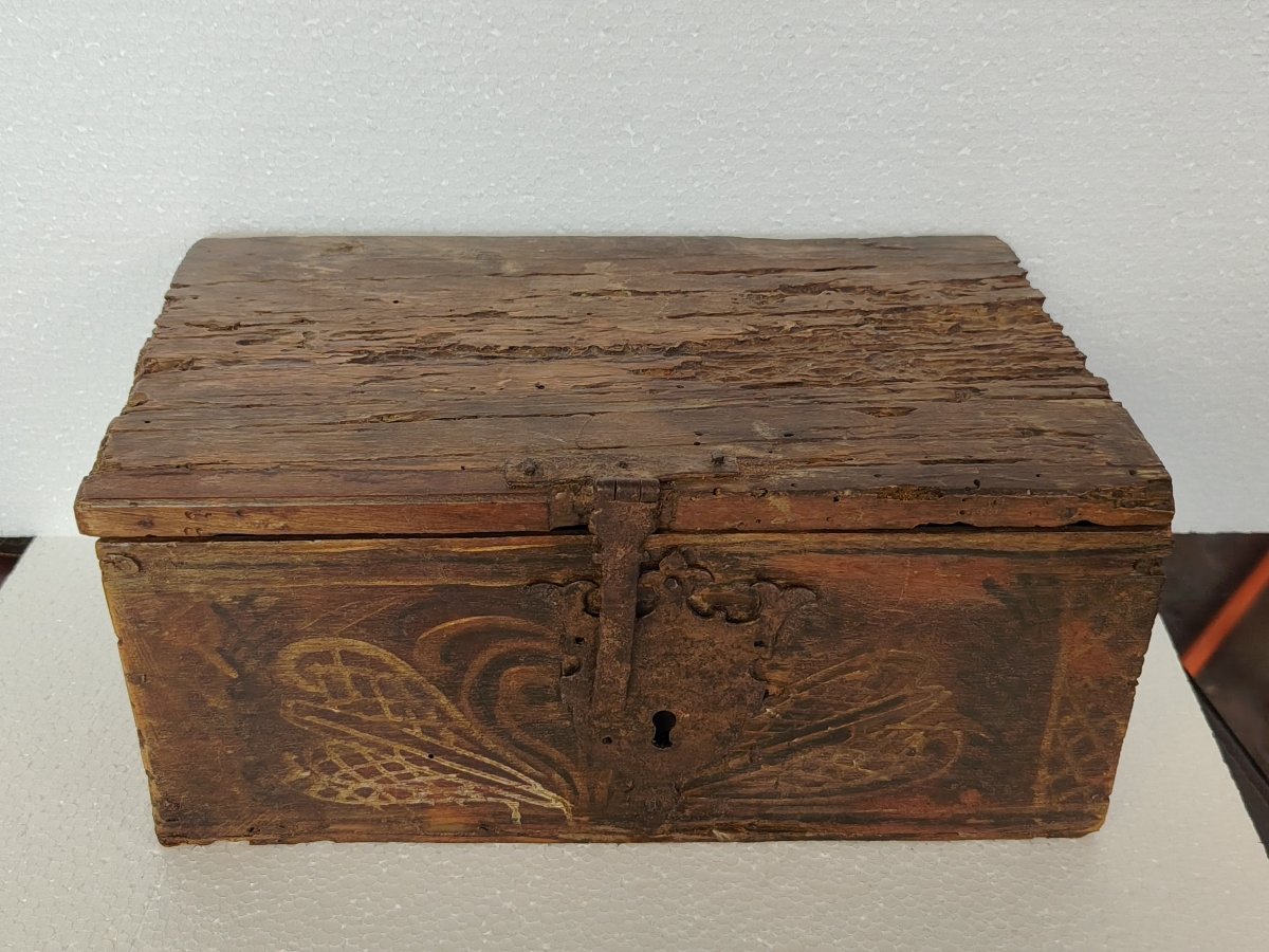 Antique Fruitwood Box, Painted With Stylized Motifs. 17th Century, Italy-photo-5