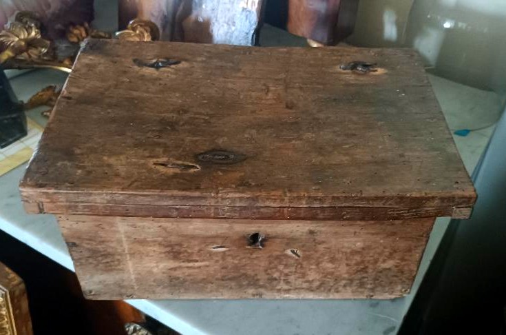 Coffre, boîte ou coffre en bois ancien du XVIIe siècle-photo-3