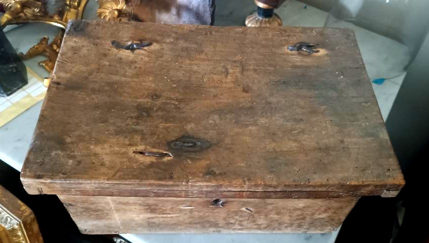 Coffre, boîte ou coffre en bois ancien du XVIIe siècle-photo-4