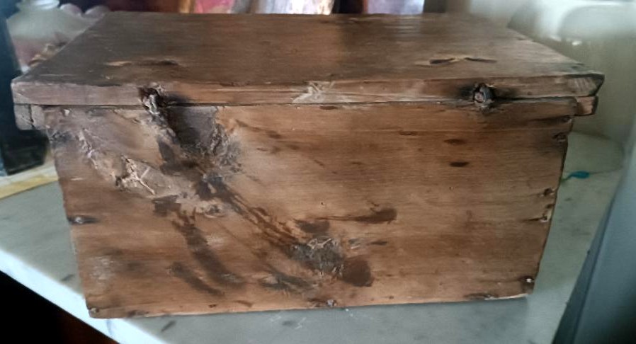 Coffre, boîte ou coffre en bois ancien du XVIIe siècle-photo-3