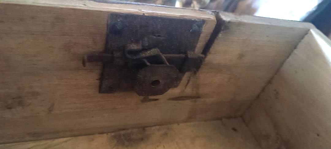 Coffre, boîte ou coffre en bois ancien du XVIIe siècle-photo-4